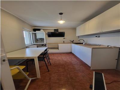 Apartament 3 Camere, zona Piata Moldovei
