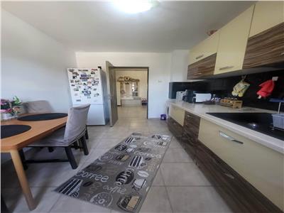 Apartament 2 Camere, Decomandat, etaj 2 din 3